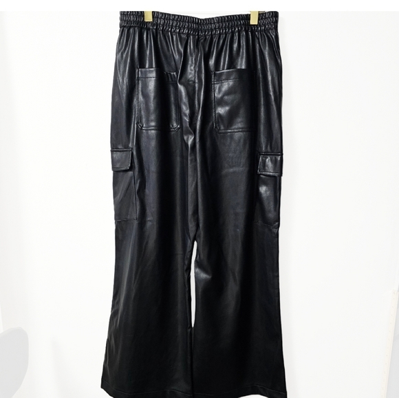 NWT ♥︎ RACHEL ZOE ♥︎ The PERFECT Wide Leg Black Faux Leather Cargo Pants - Picture 3 of 8